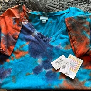 Women’s LulaRoe top